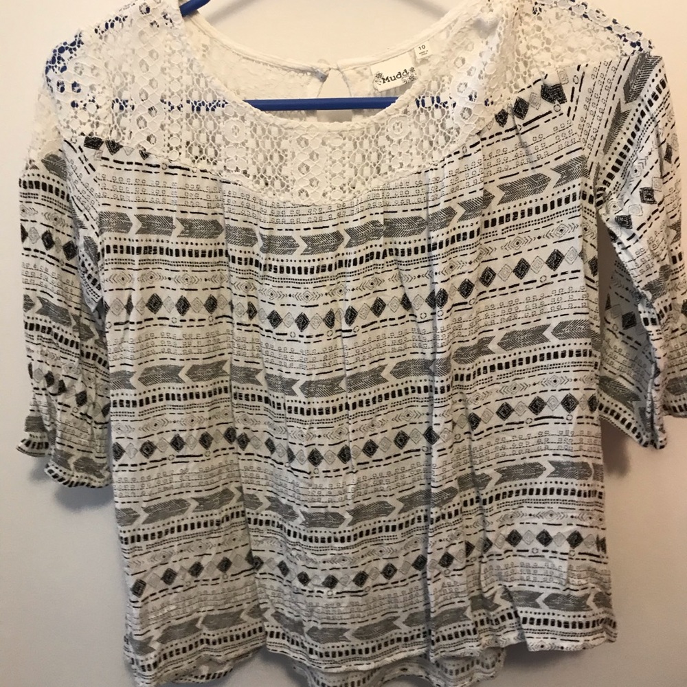 Black and white patterned girls shirt